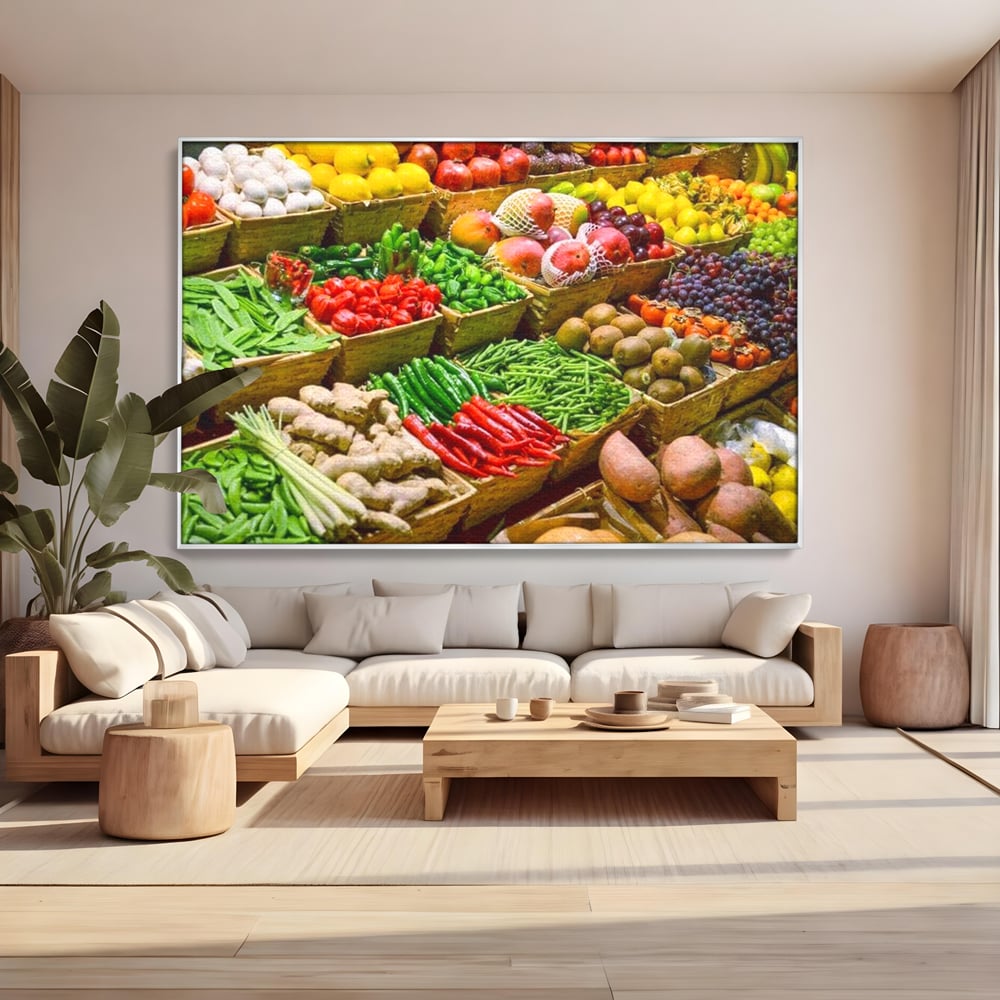 Tablou canvas cu tablou canvas cu legume si fructe proaspete, in rama de aluminiu argintiu, pe perete intr-un living